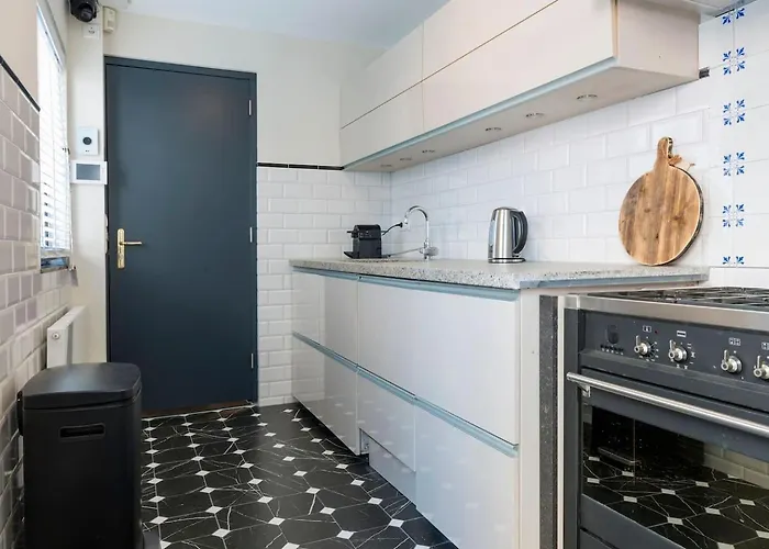 Lovely Newly Renovated *