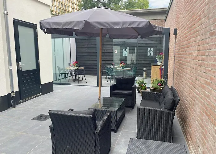 Lovely Newly Renovated *